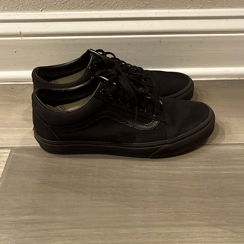 Vans all black 🕸️🕷️